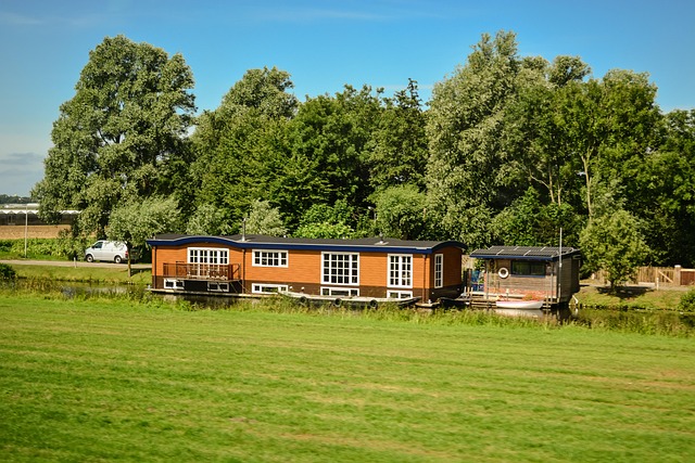 Free Home The Floating photo and picture