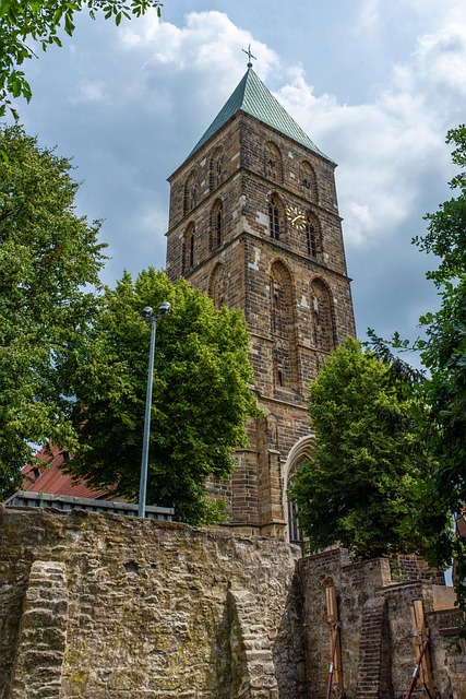 Kirke, Landskab, Arkitektur, Himmel