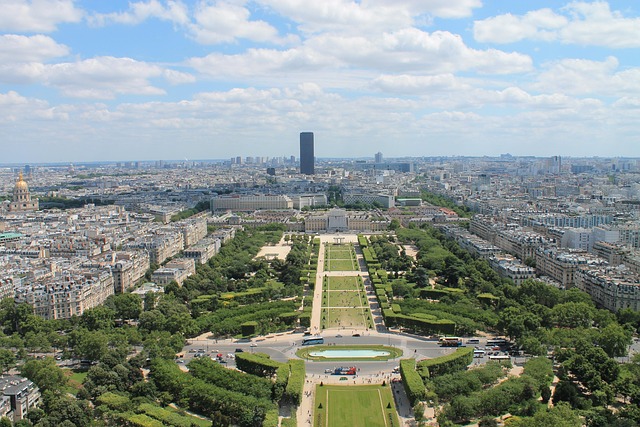 Free Paris Eiffel Tower photo and picture
