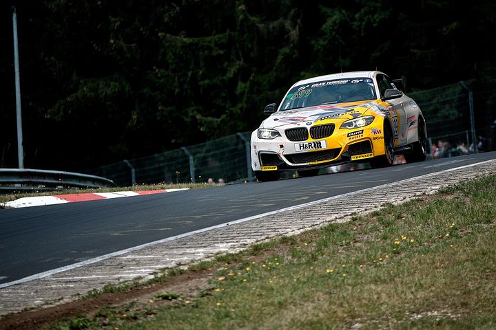 Springendes Renn Auto 400+ kostenlose Autorennen und Rennwagen-Bilder