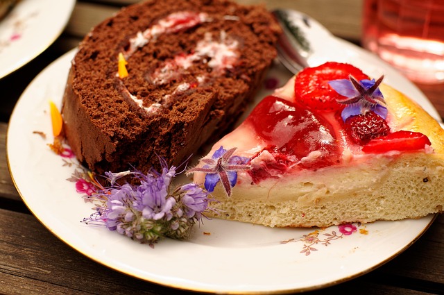 Free Cake Roll Beautiful Flowers photo and picture