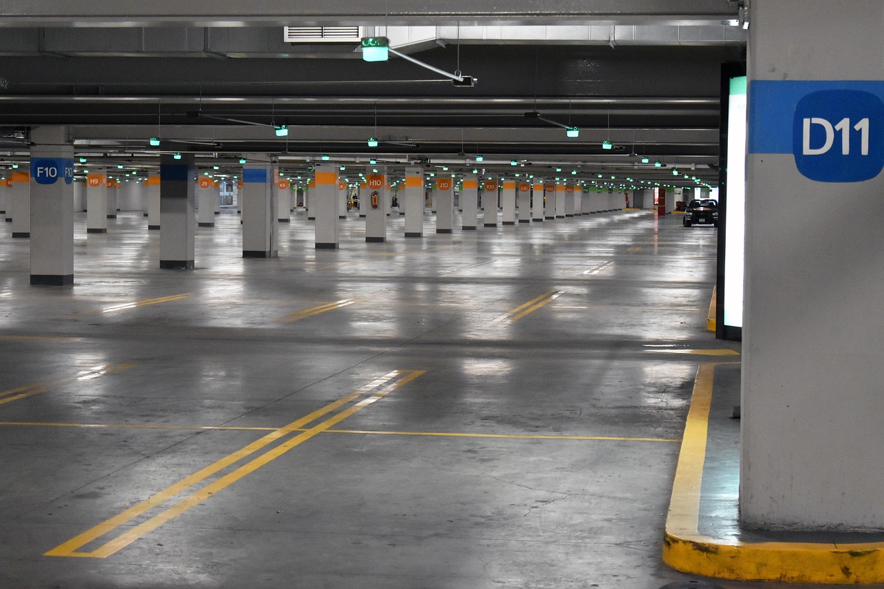 70,000+ Free Parking & Parking Lot Images - Pixabay