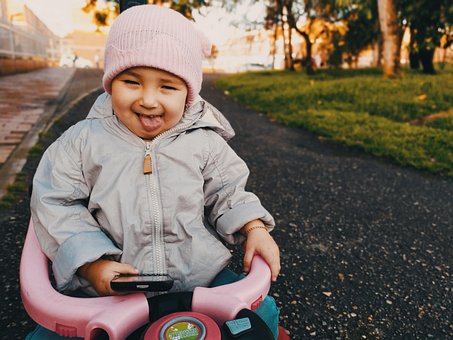 Free Bebe Little Girl photo and picture