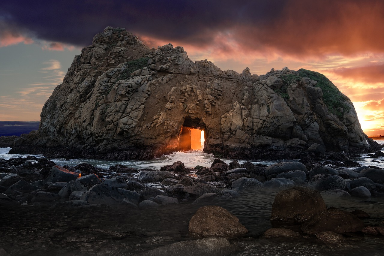 https://cdn.pixabay.com/photo/2019/09/08/10/41/landscape-4460685_1280.jpg