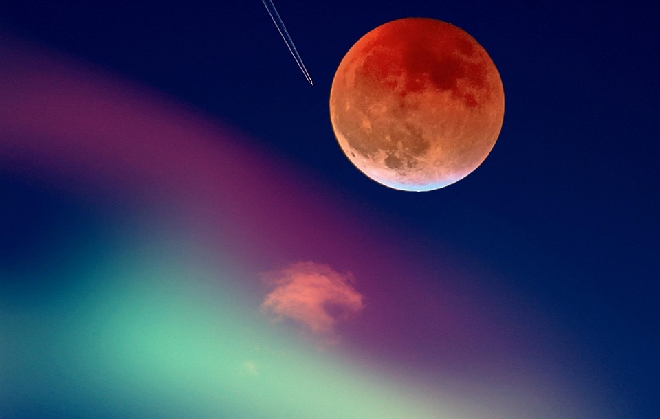 https://cdn.pixabay.com/photo/2019/09/09/10/01/moon-4463236_960_720.jpg