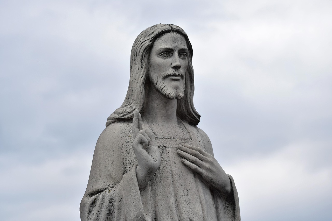 Jesus Sculpture - free online jigsaw puzzle photo
