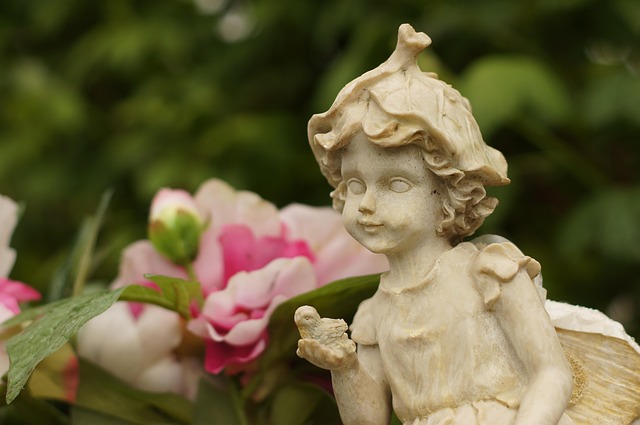 Free Sculpture Girl photo and picture
