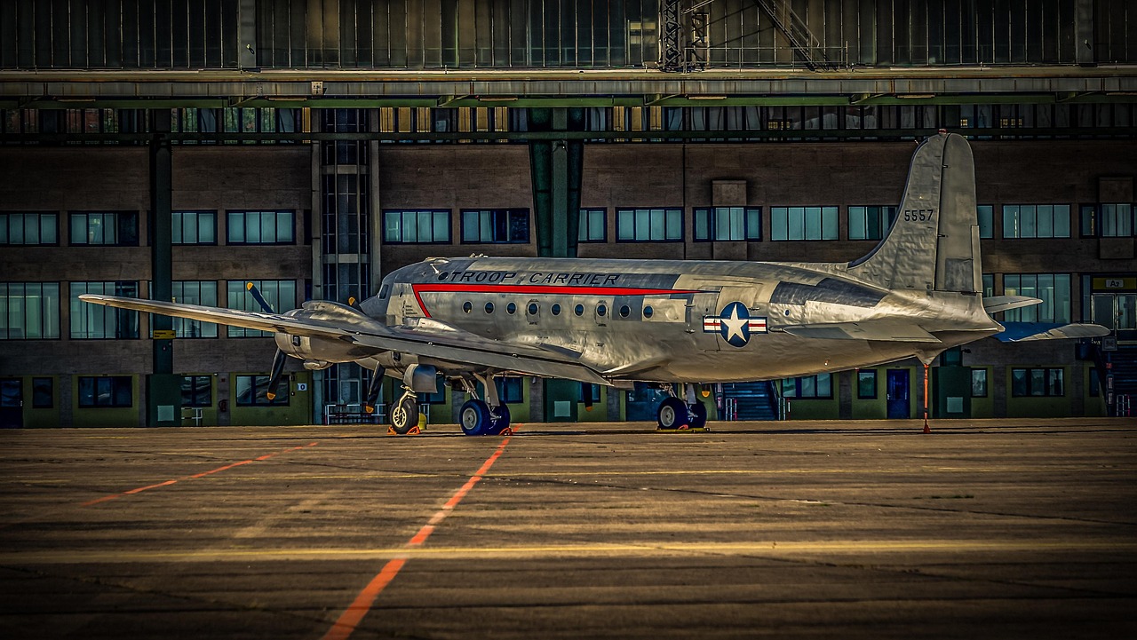 Plane - free online jigsaw puzzle photo