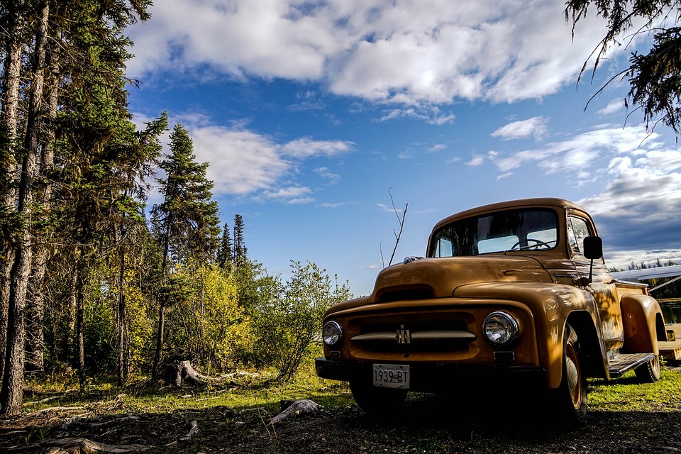 Logistics Reimagined: The Role of AI in Modern Trucking Operations Logistics Reimagined: The Role of AI in Modern Trucking Operations