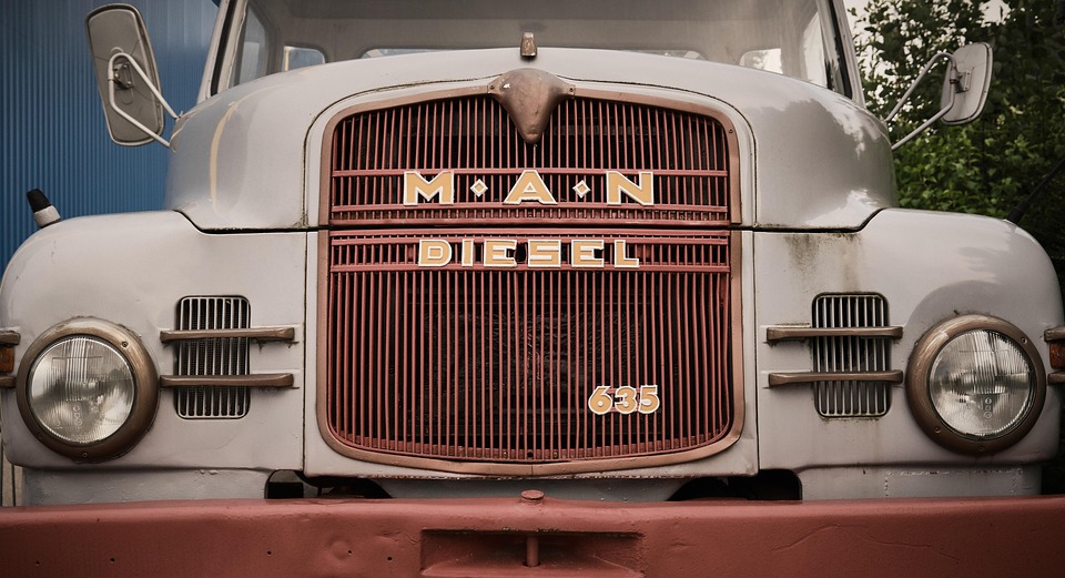 Navigating the Risks: How to Protect Your Cargo on the Road Navigating the Risks: How to Protect Your Cargo on the Road