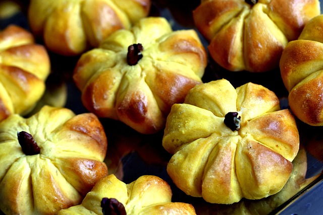 pumpkin, squash, halloween, thanksgiving, bread, rolls, buns, pastry, food, autumn, fall, seasonal, dessert, sweet, yellow, orange, cakes, served, baked