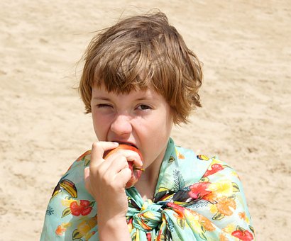 Mädchen, Apfel, Sand, Strand, Ferien