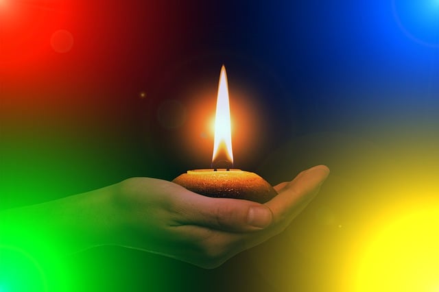 Free hand candle diwali illustration
