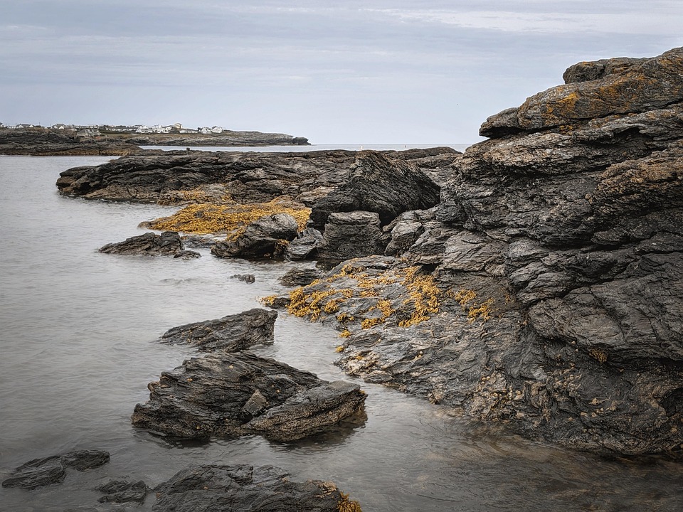 Holyhead Port Closure Extends to January, Disrupting Travel and Trade - News Directory 3