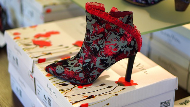 Shoe, fashion, high heels and stiletto heels — photo by matthiasboeckel