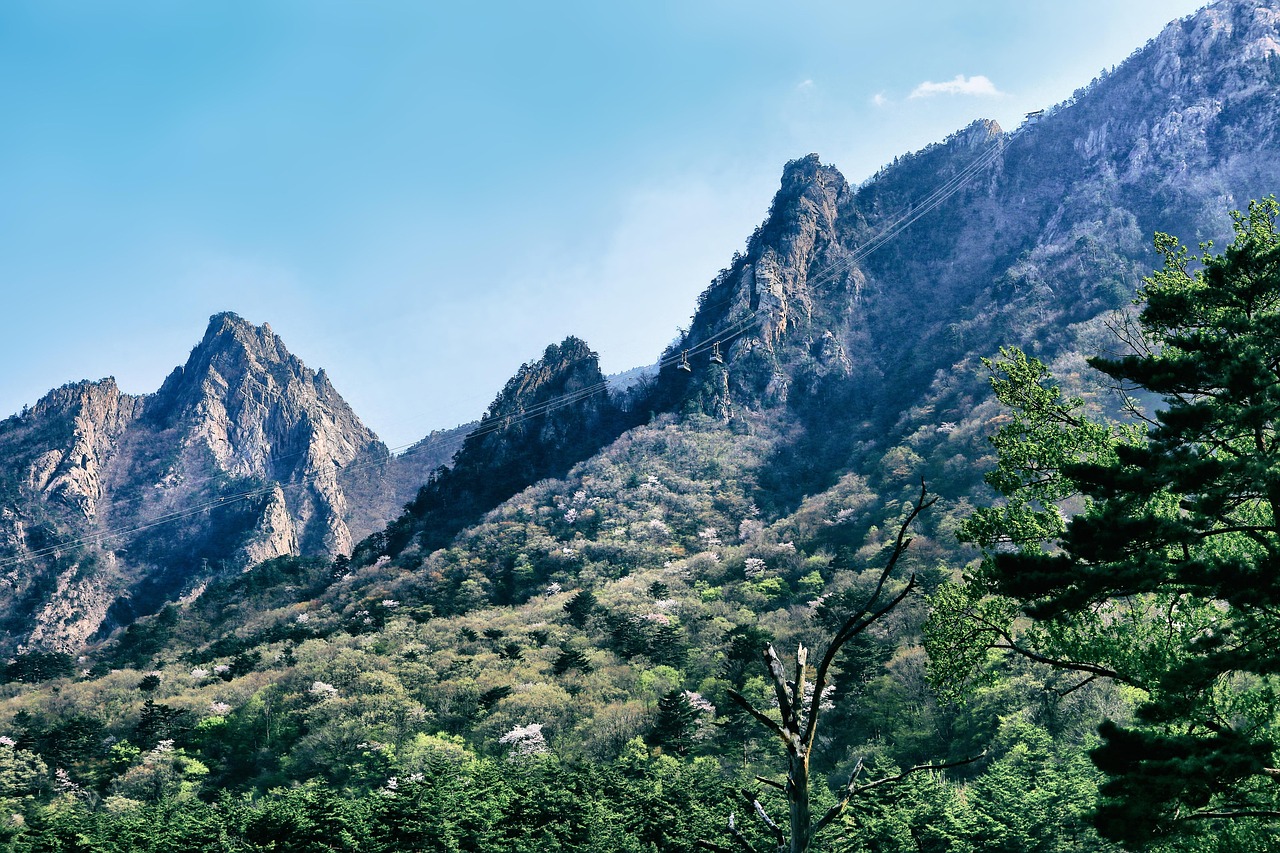 Mt Seolark - free online jigsaw puzzle photo