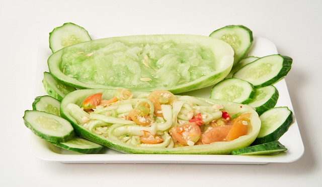 Вареники с начинкой из огурцов и картофеля станут отличным блюдом для обеда.