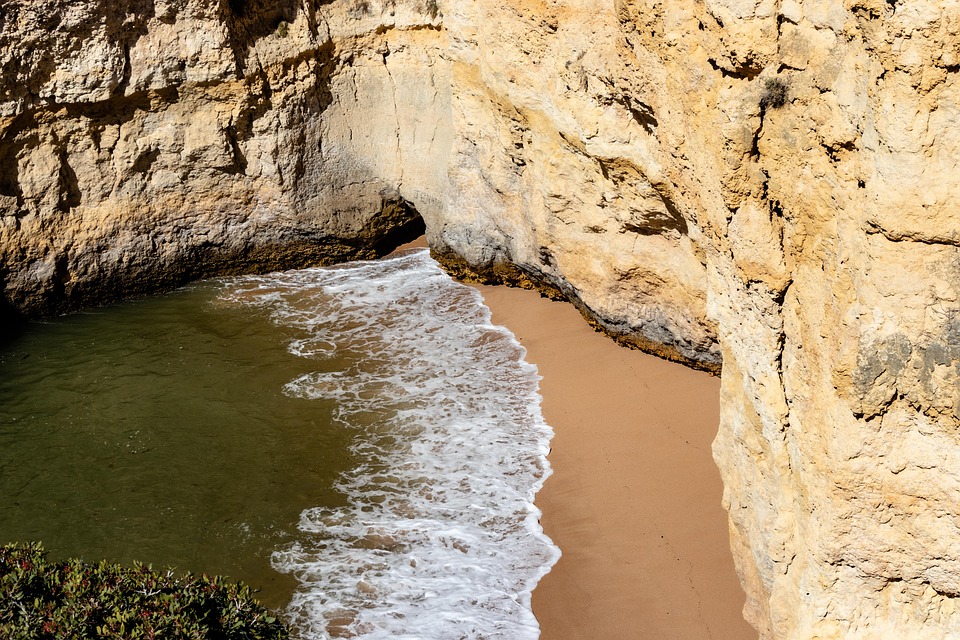 Ditch the Car: Embrace the Scenic Journeys of Algarve by Foot and Bike