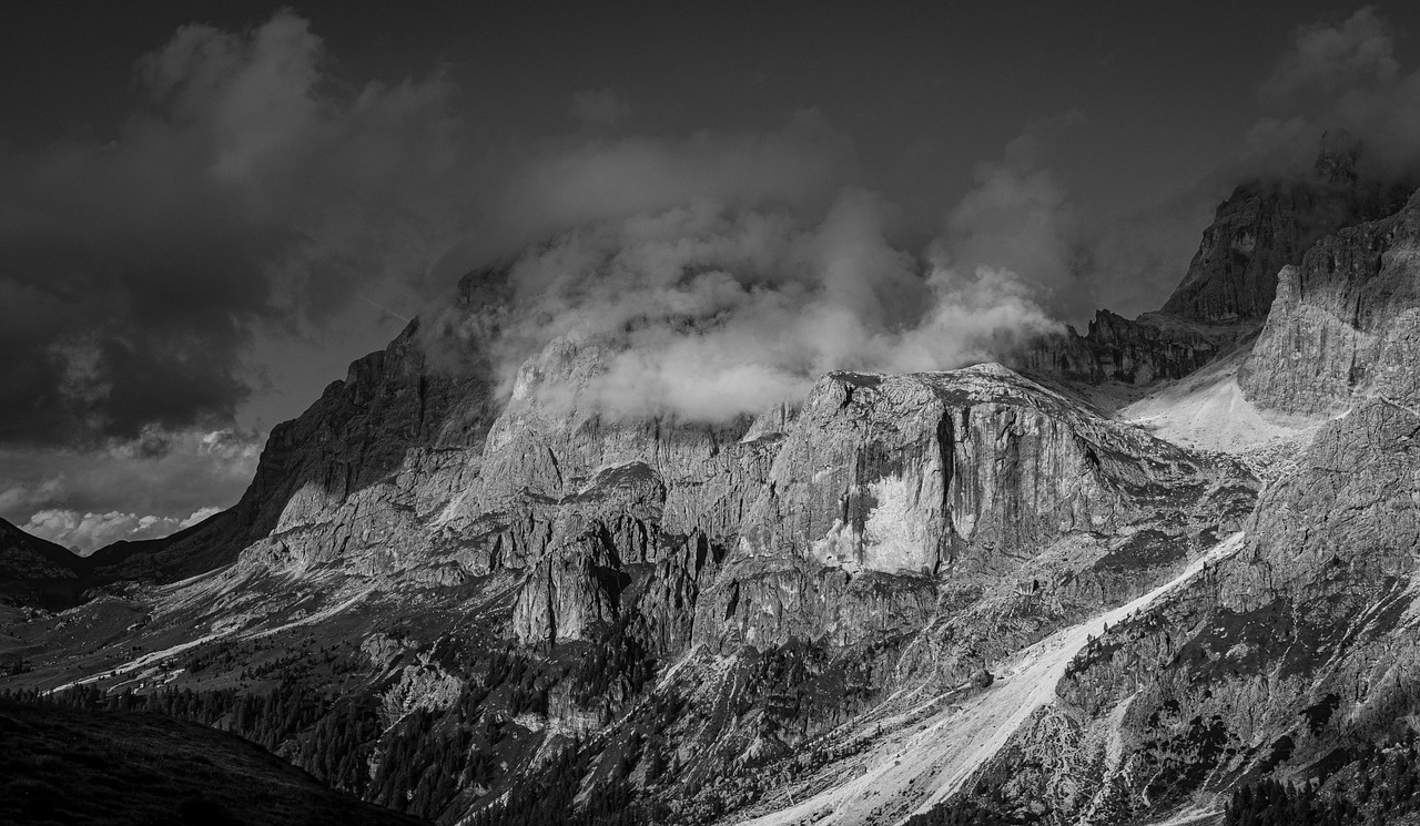 Dolomiti Hitam Dan Putih Gunung Foto Gratis Di Pixabay
