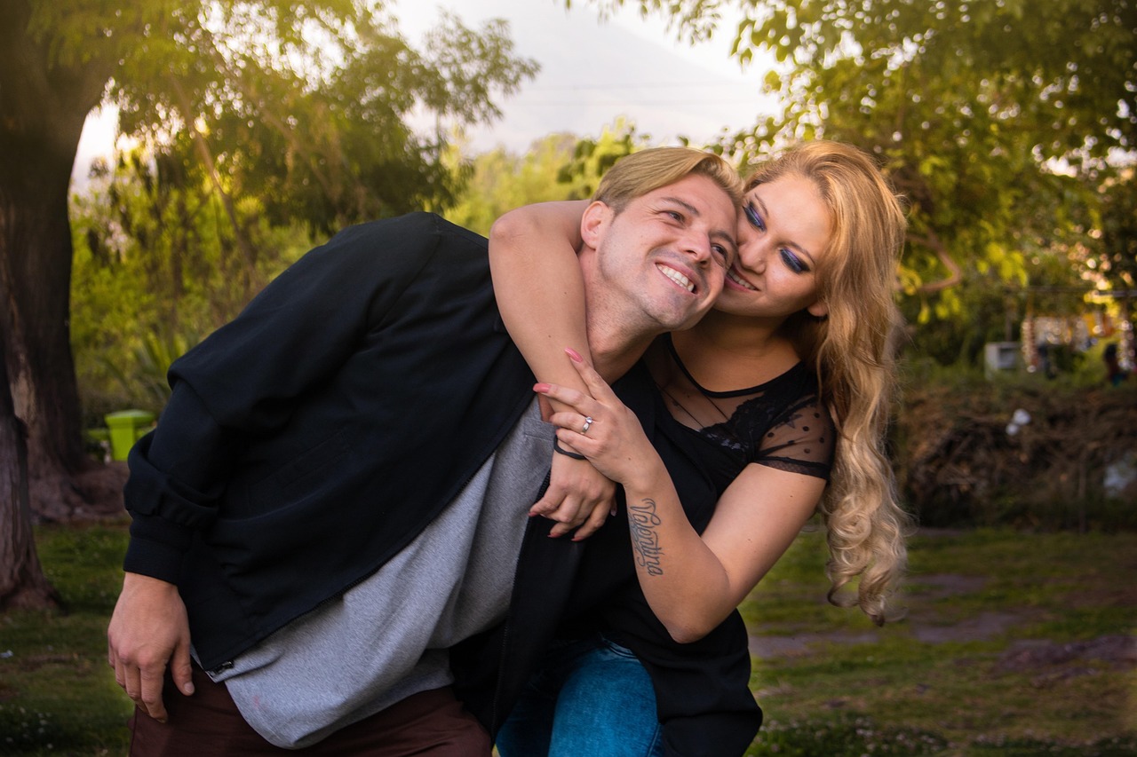 2,000+ Free Hug & Couple Images - Pixabay