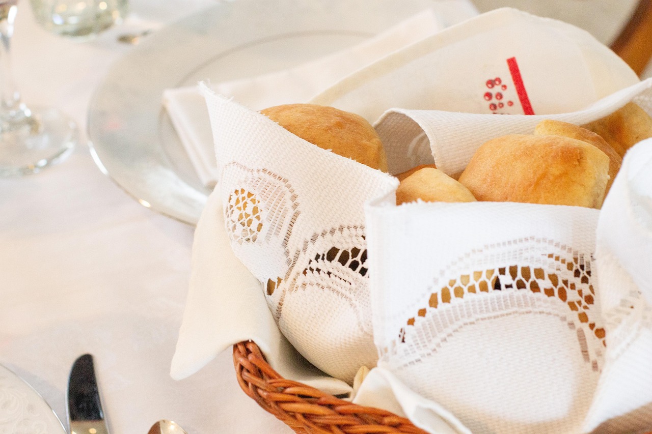 Table - free online jigsaw puzzle photo
