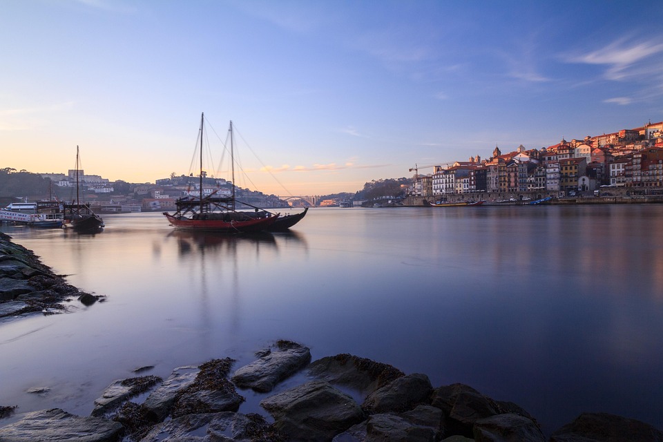 Find Your Perfect View: Waterfront Hotels in Porto