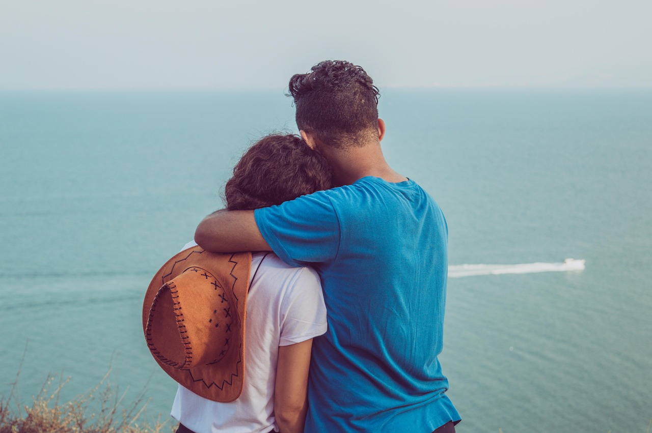 1,000+ Free Hug & Couple Photos - Pixabay