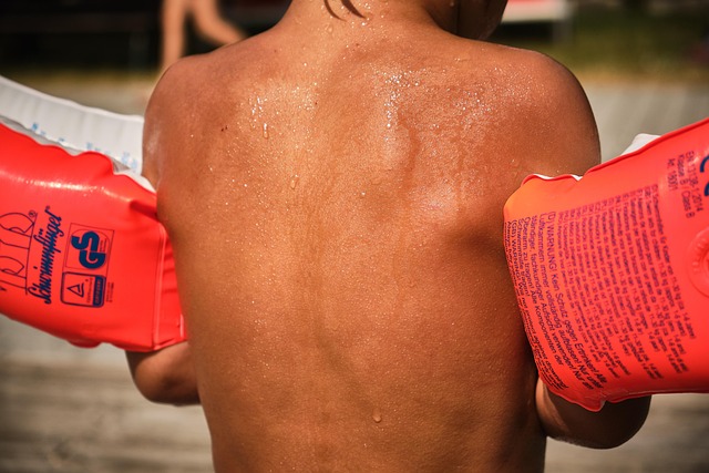 Free Swimming Wings Freeze photo and picture