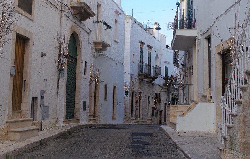 Paesi vicino Bari da visitare: Locorotondo, la capitale dei Festival 