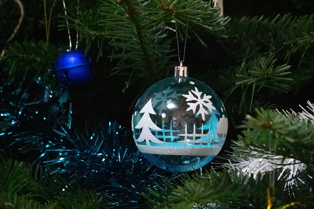 Download free HD stock image of Christmas Tree Christmas Ball Free Christmas Tree Christmas Ball photo and picture