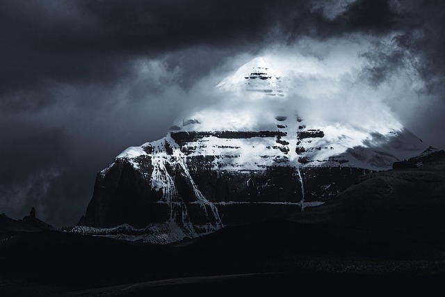 Free Kangrinboq Mountain Peak photo and picture