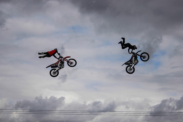 Frio, Bicicletas, Acrobacias