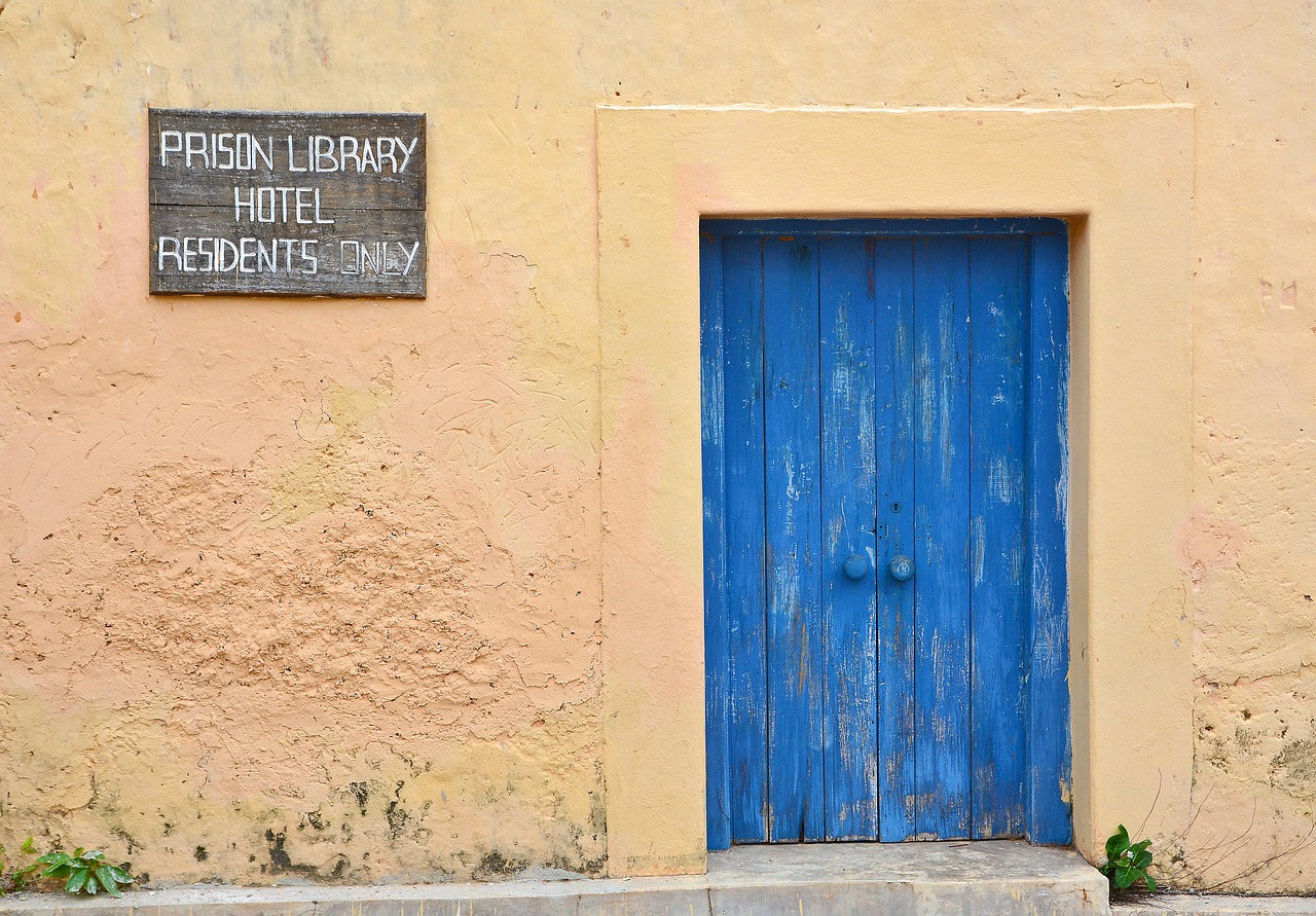 Door - free online jigsaw puzzle photo