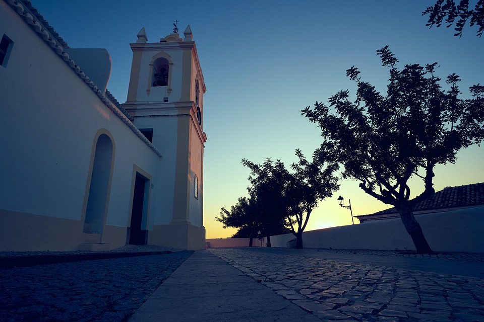 Chasing Sunsets: Evening Itineraries for a Memorable Algarve Trip
