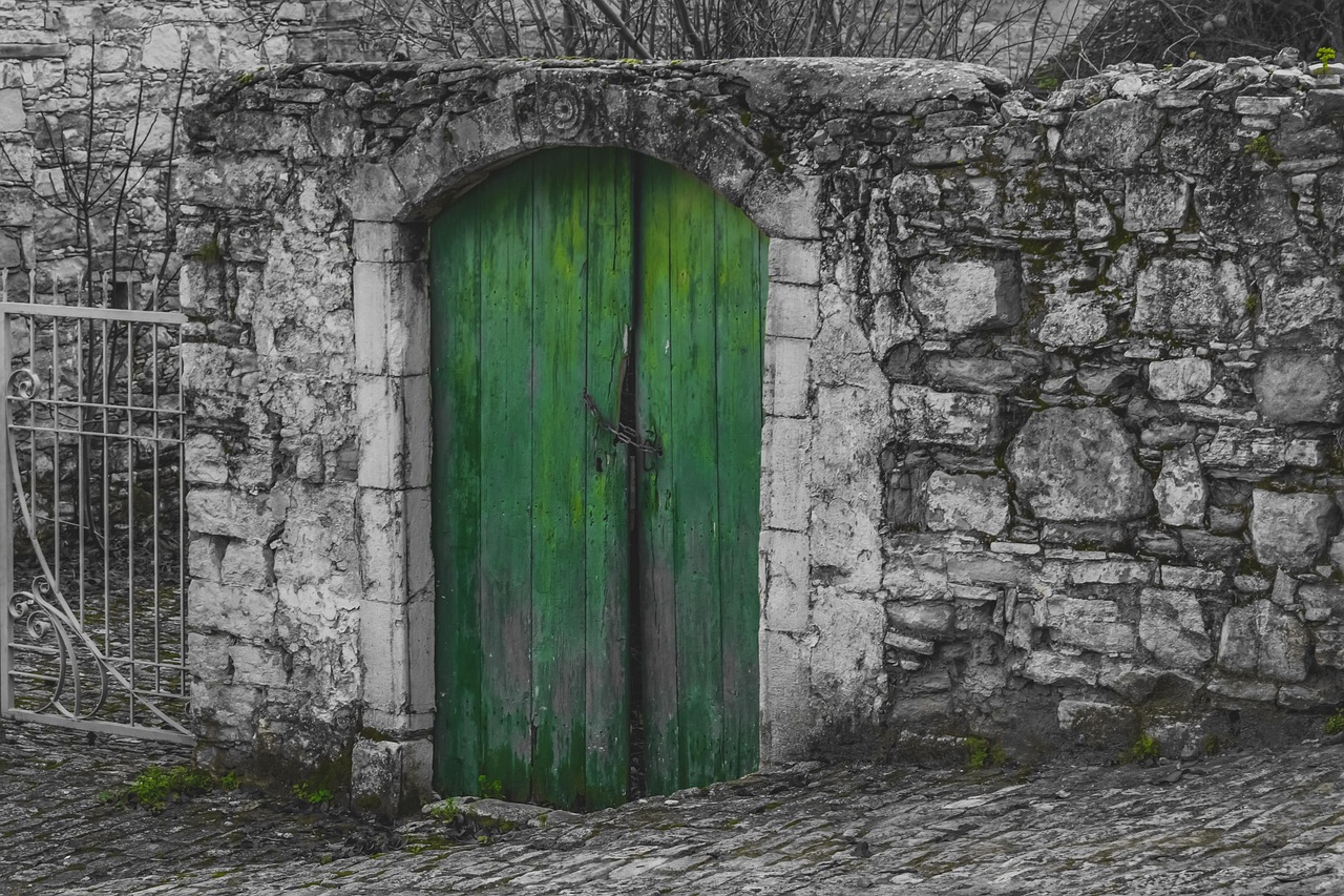 Door - free online jigsaw puzzle photo
