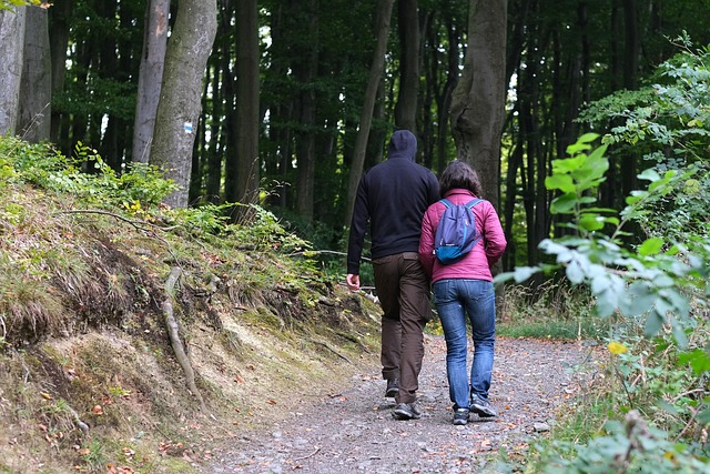 Paar, Wald, Ein Spaziergang, Bürgersteig
