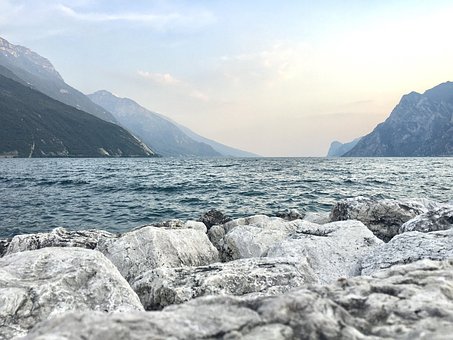 Free Garda Lake photo and picture