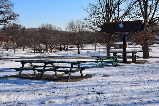 Picknicktische, Picknick-Bänke, Winter