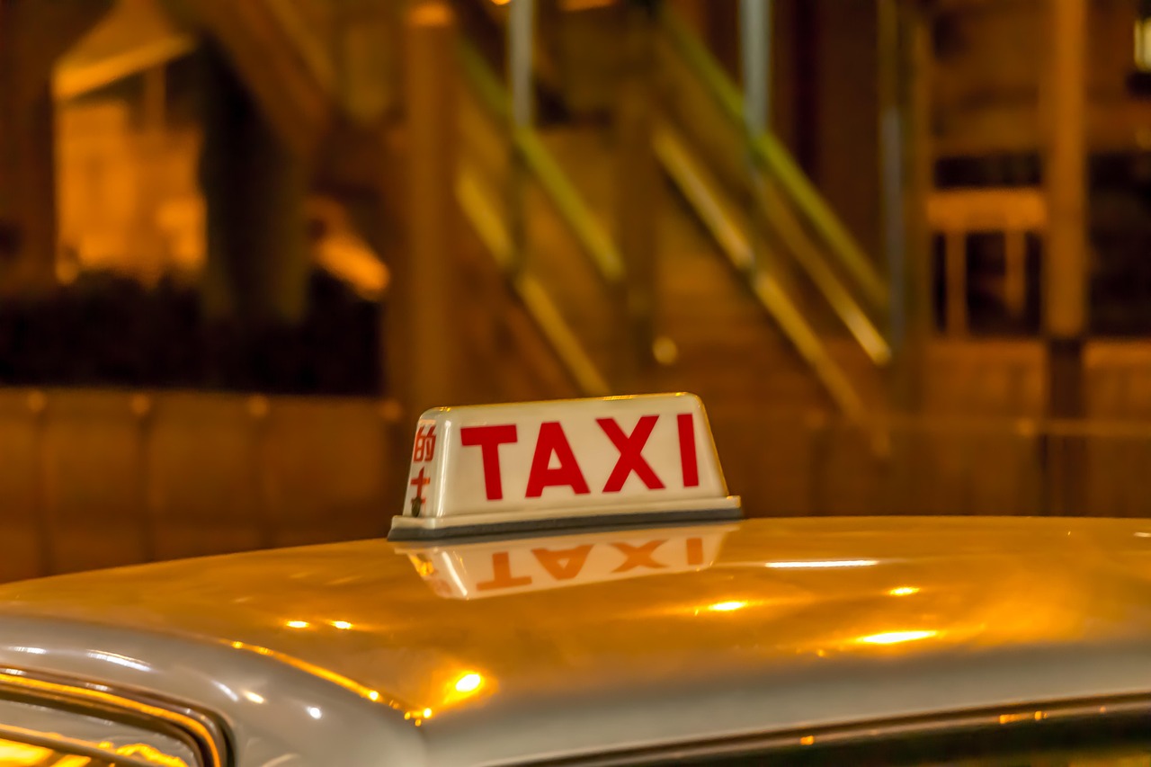 Taxi - free online jigsaw puzzle photo