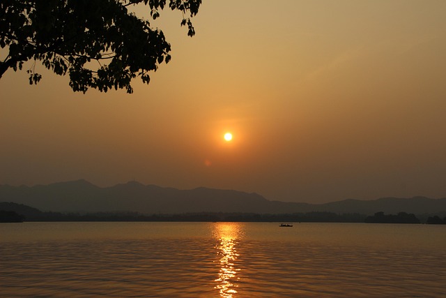 heaven and earth have great beauty, without words, i am simon — photo by simon840708