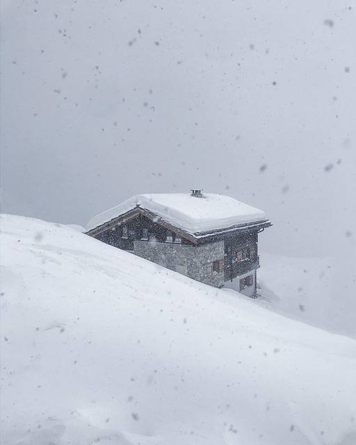 Free Hut Snow photo and picture