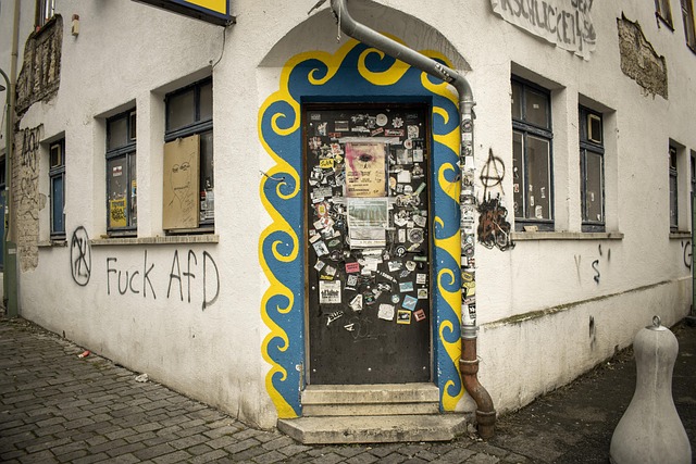 Free Door House photo and picture