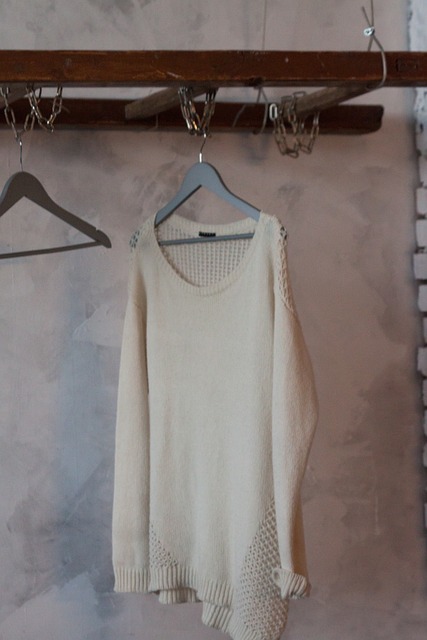 Sweatshirt, Zimmer, Ausstellungsraum