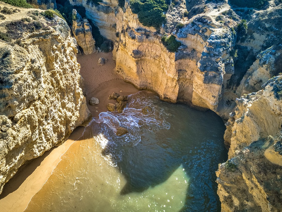 The Art of Slow Travel: Enjoying the Algarve’s Wonders Without a Car