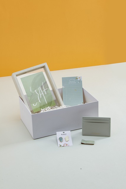 Free Gift Note photo and picture