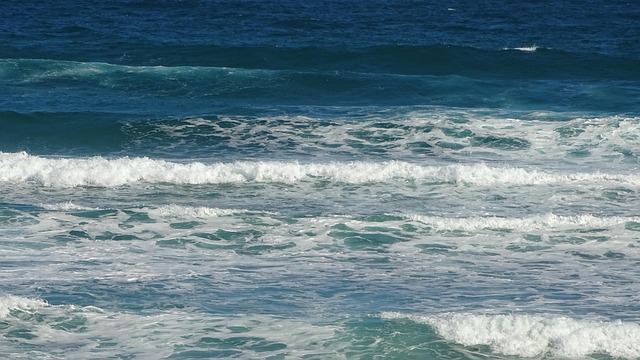 Free Waves Foam photo and picture