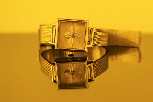 Free Women Watch Shopping photo and picture