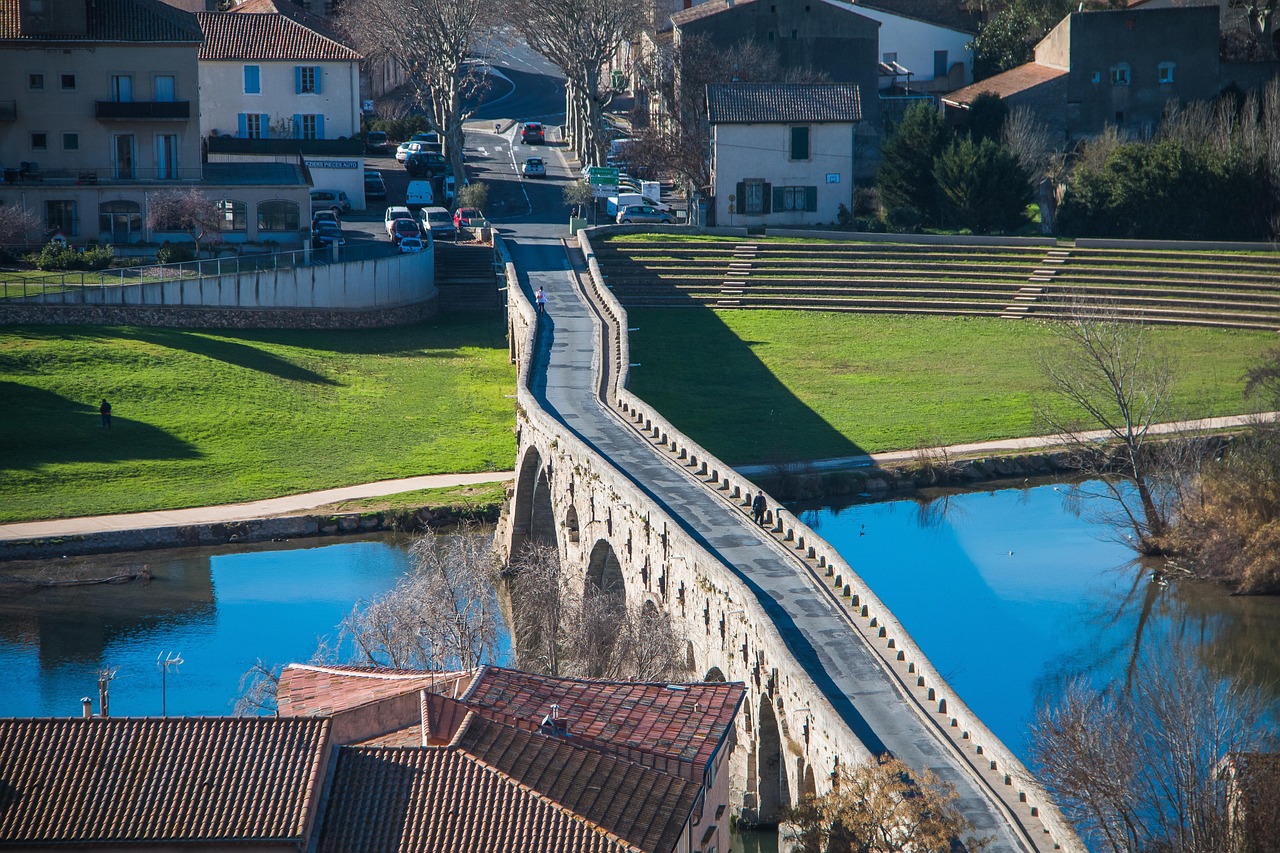 https://cdn.pixabay.com/photo/2020/03/29/14/40/bridge-4980943_1280.jpg