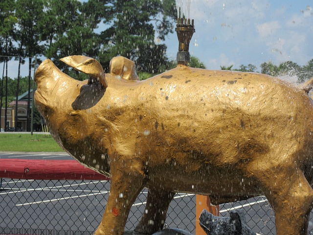 Free Pig Statue photo and picture