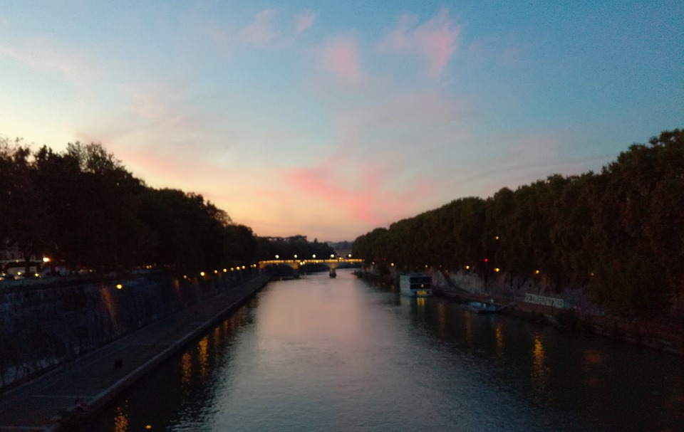 テヴェレ川 ローマ Lungotevere Pixabayの無料写真